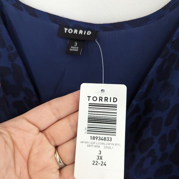 NEW Women's Torrid Chiffon Ruffled Surplice Crop Top 3X Black Leopard - Picture 7 of 9